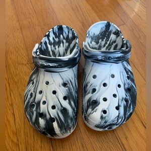Marble Crocs Women’s Size 8